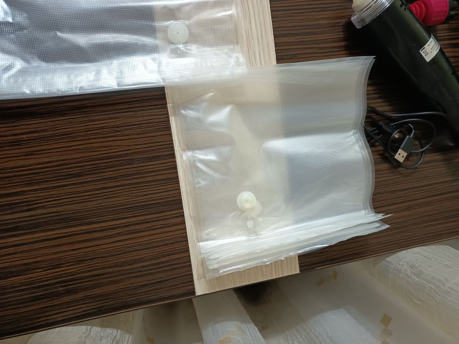 Aparat de vidat alimentare usb, conține pungi și dop