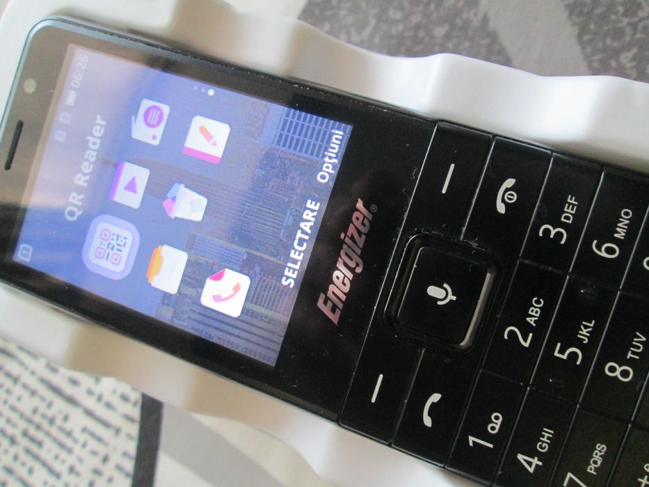 telefon mobil cu taste si Whattsapp