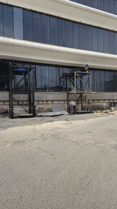 Грузовой лифт для перемещения грузов, нашли свое применение.