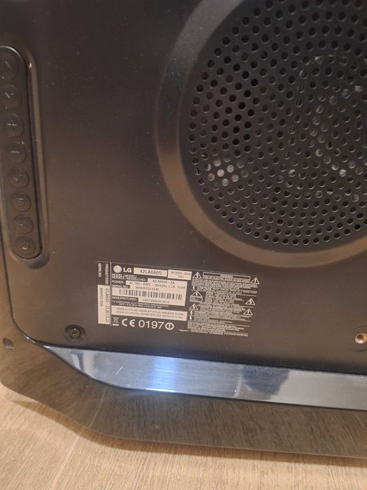 Продавам телевизор LG 42"smart,full HD