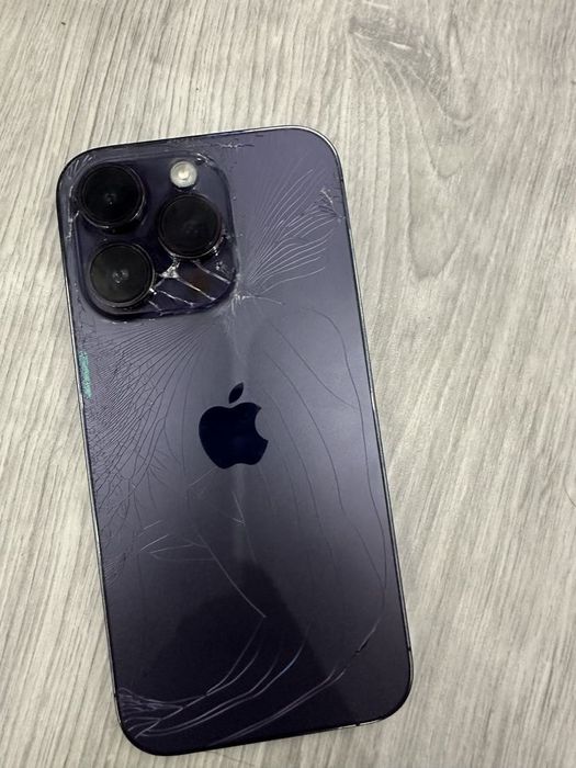 iPhone 14 pro цвета Deep Purple