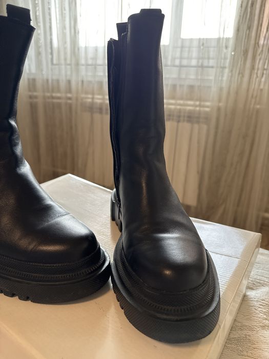 Высокие ботинки в очень хорошем качестве
