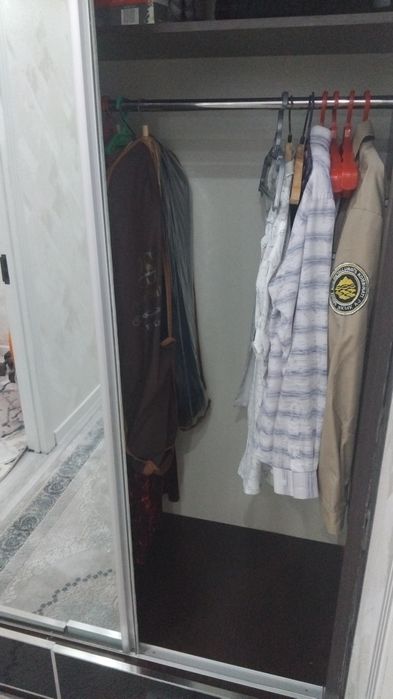 Shkaf sotiladi kelishtiriladi