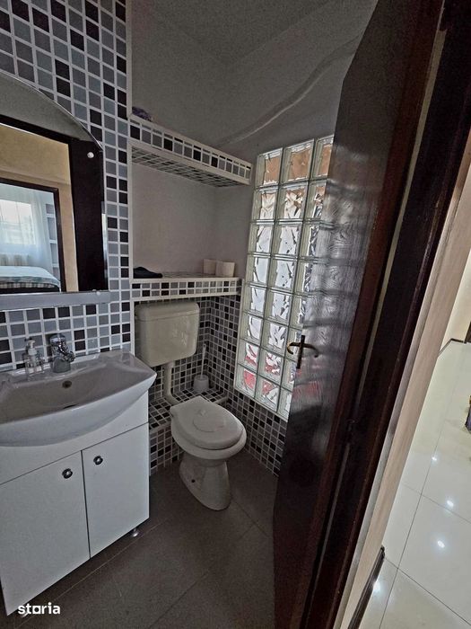 Apartament 4 camere  zona  Calea Calarasilor
