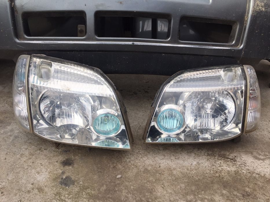 Faruri St/Dr Nissan Xtrail (europa) pret 400 lei buc complect