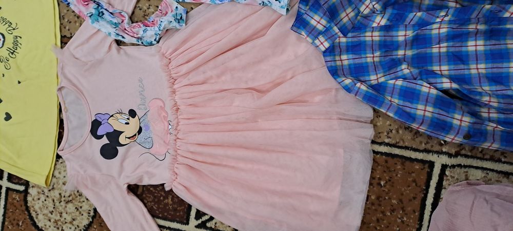 Платья на девочку  очень нарядные