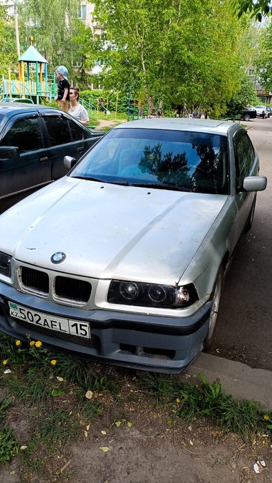 Продам машину БМВ