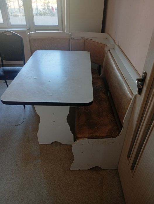 Стол для кухни со скамейкой