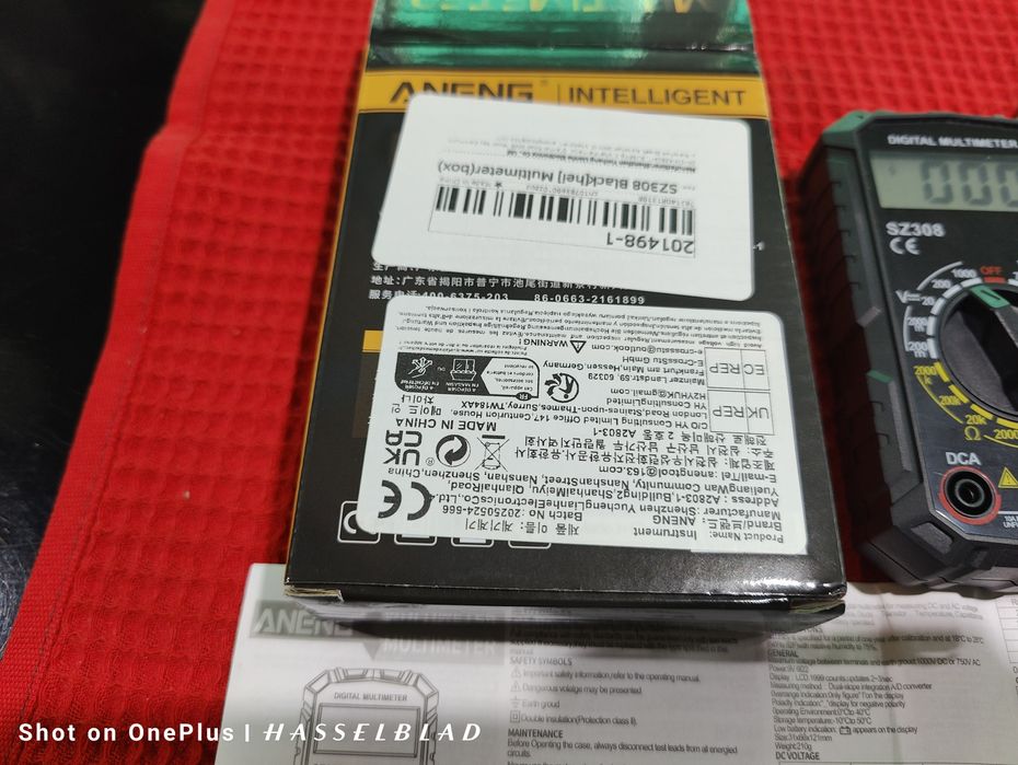 Мултицет за измерване напрежението силата и честотата на електроенерги