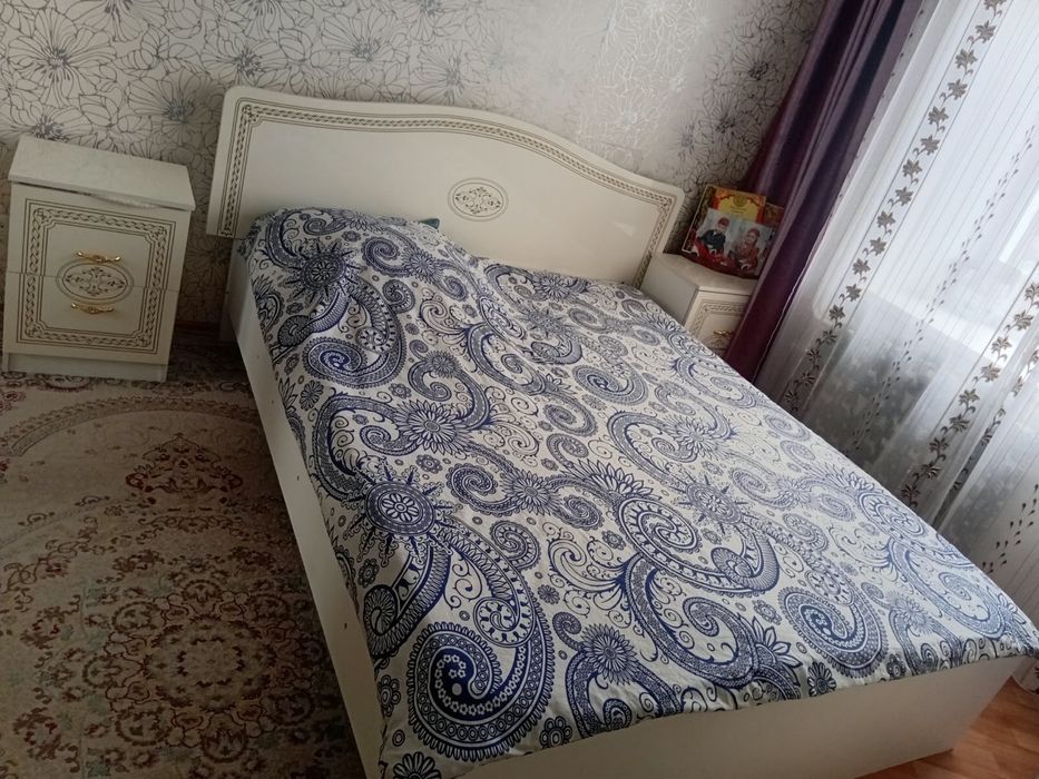 Продам спальный гарнитур