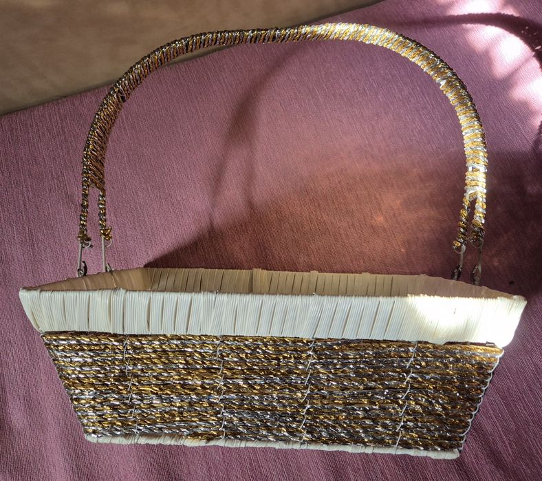 Красивая новая плетёная корзина срочно