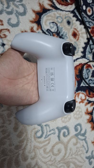 продам PS5 1 джойстик 1 игра