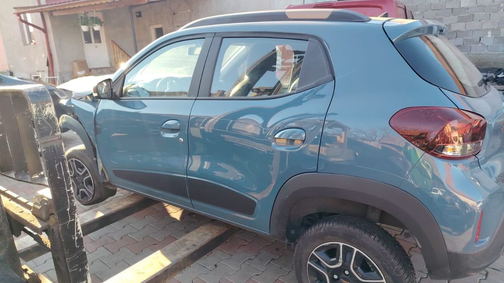 Vând Dacia Spring avariat an 2024 8000 km