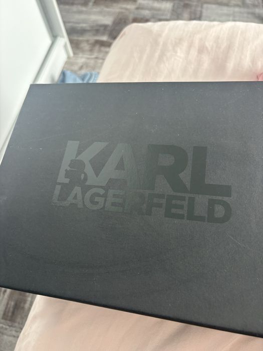 Продавам обувки на karl lagerfeld носени веднъж но са ми малки 37 номер.