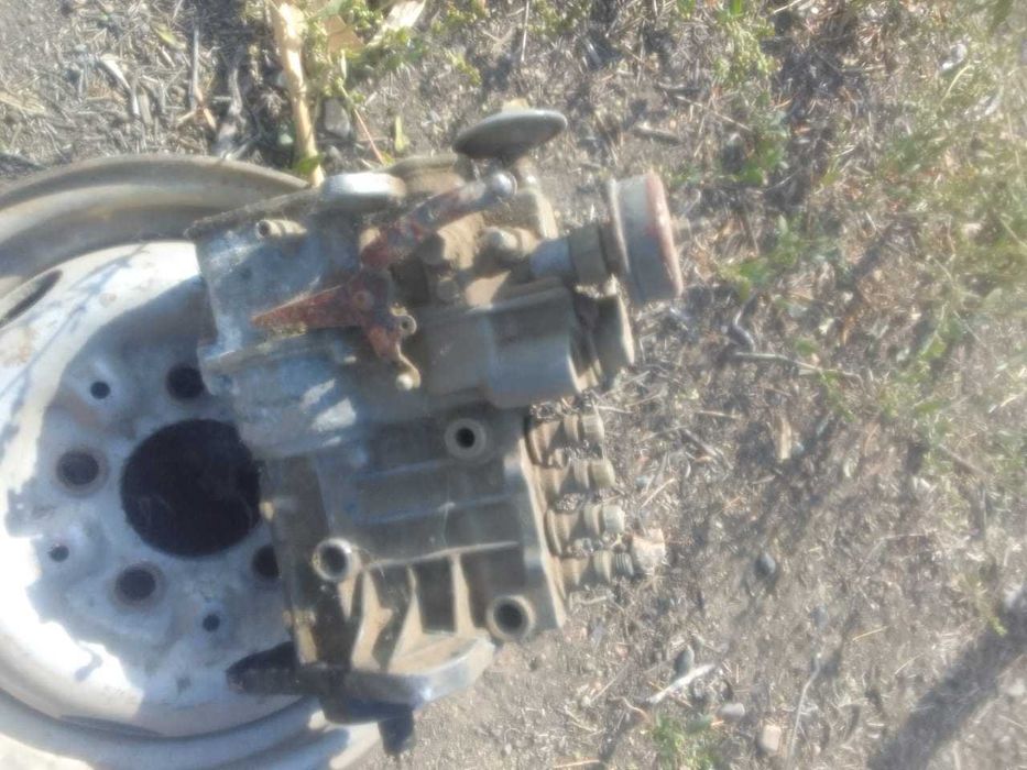 Продам запчасти на mersedes 208D.