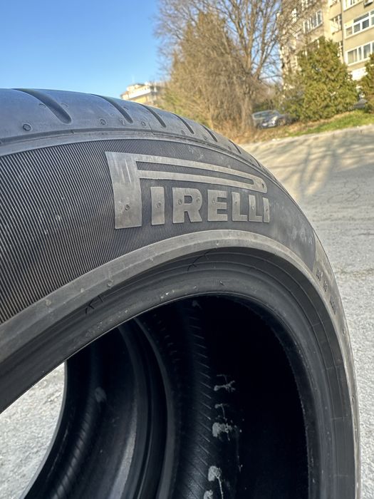 Продавам 2броя 275/40-18 Рънфлат 24г.Дот