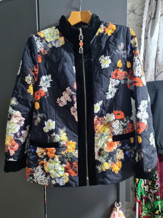 Продам курточку женскую
