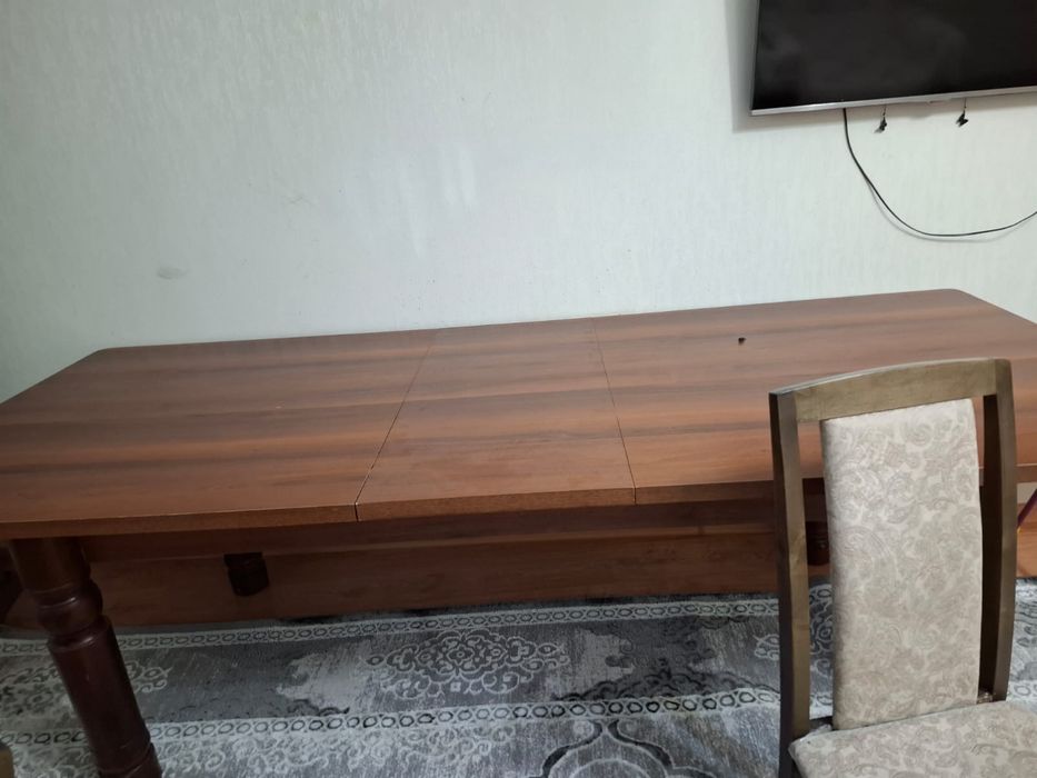 Стол со стульями