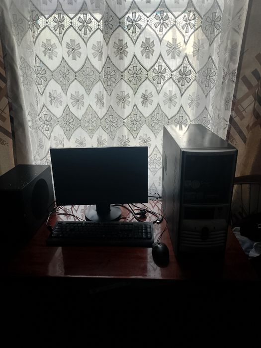 Продам компьютер старого образца