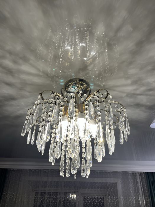 Продам красивую люстру