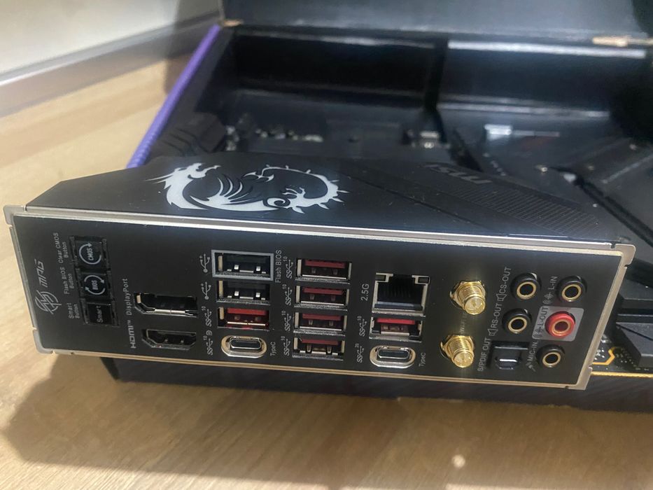 ТОП ОФЕРТА продавам дънна платка MPG X670E CARBON WIFI+ комплекта