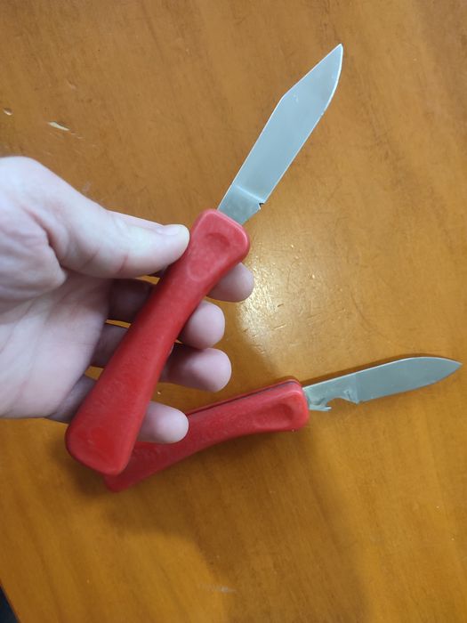 Briceag simplu cu mâner solid