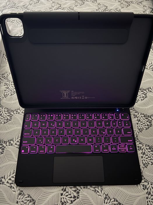 Husă Tastatură ESR Rebound Magnetic (QWERTZ) - iPad Pro 11 / Air 4/5