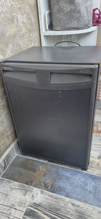 Мини бар малък хладилник electrolux