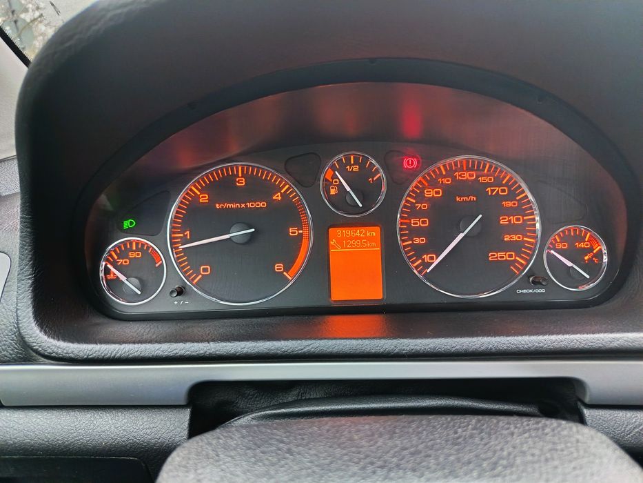 Vând sau schimb Peugeot