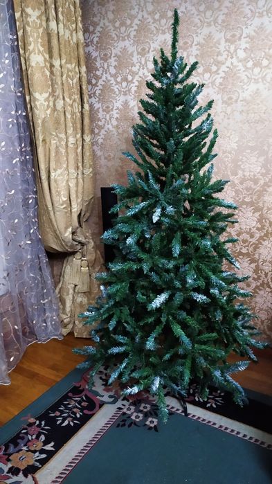 Продам ёлку искусственную, пушистую
