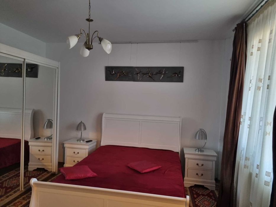 Inchiriez apartament 3 camere, 100mp, in vila, cu terasa si gradina