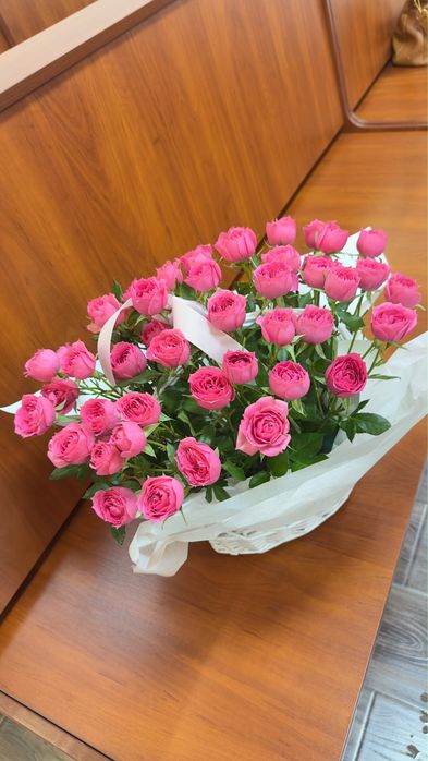 Свежий букет из кустовых роз