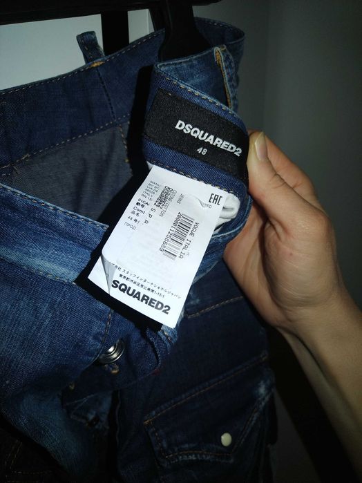 Vând blugi dsqared2