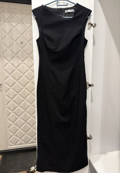 Платье черное приталеное ZARA