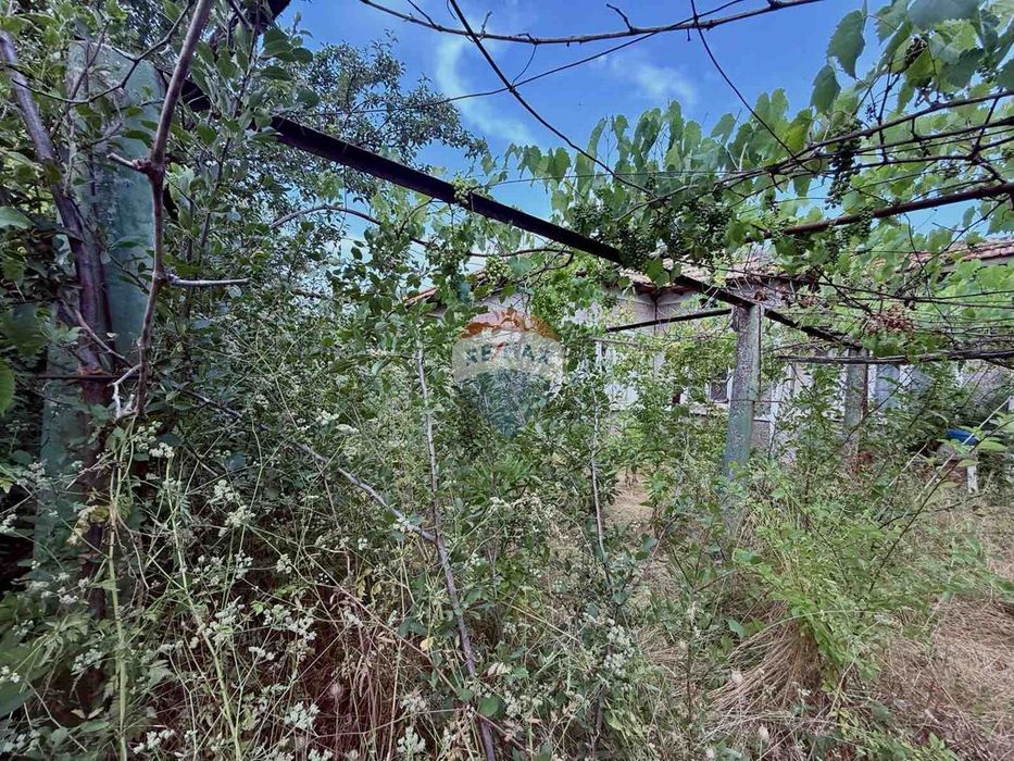 Парцел с къща,ток и вода за продажба, общ.Балчик, Я.И.