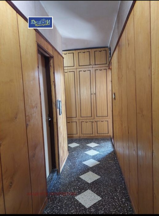 Продавам 3стаен апартамент