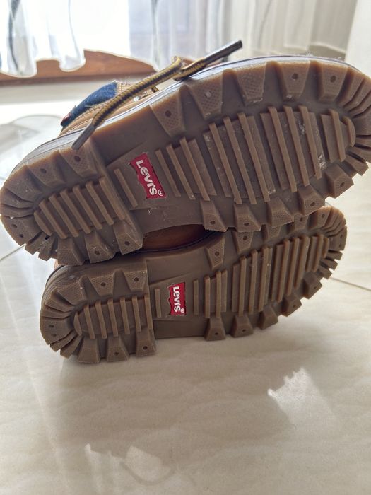 Детски боти LIVES