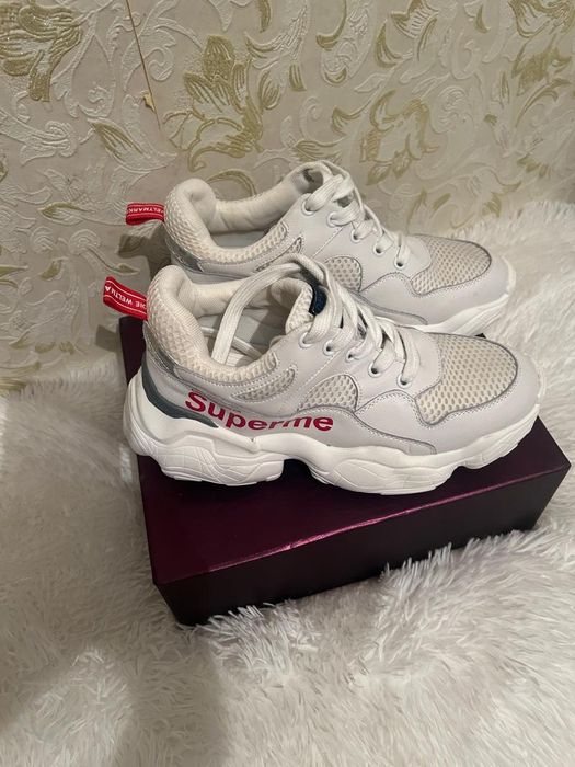 Продам кроссовки новые