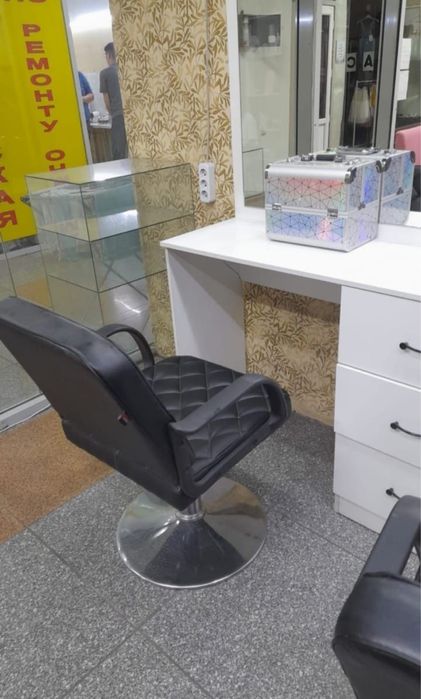 Сдам в аренду парикмахерское кресло!