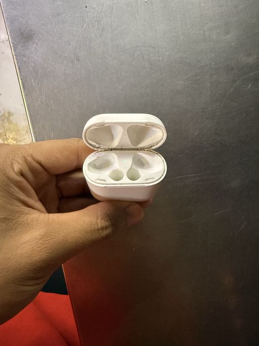 Airpods  кэйс оригинал каропка все есть