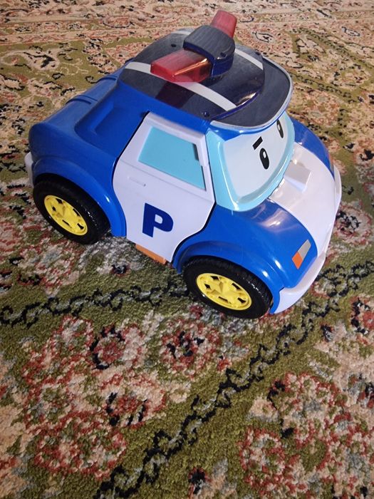 Поли инерционная машинка