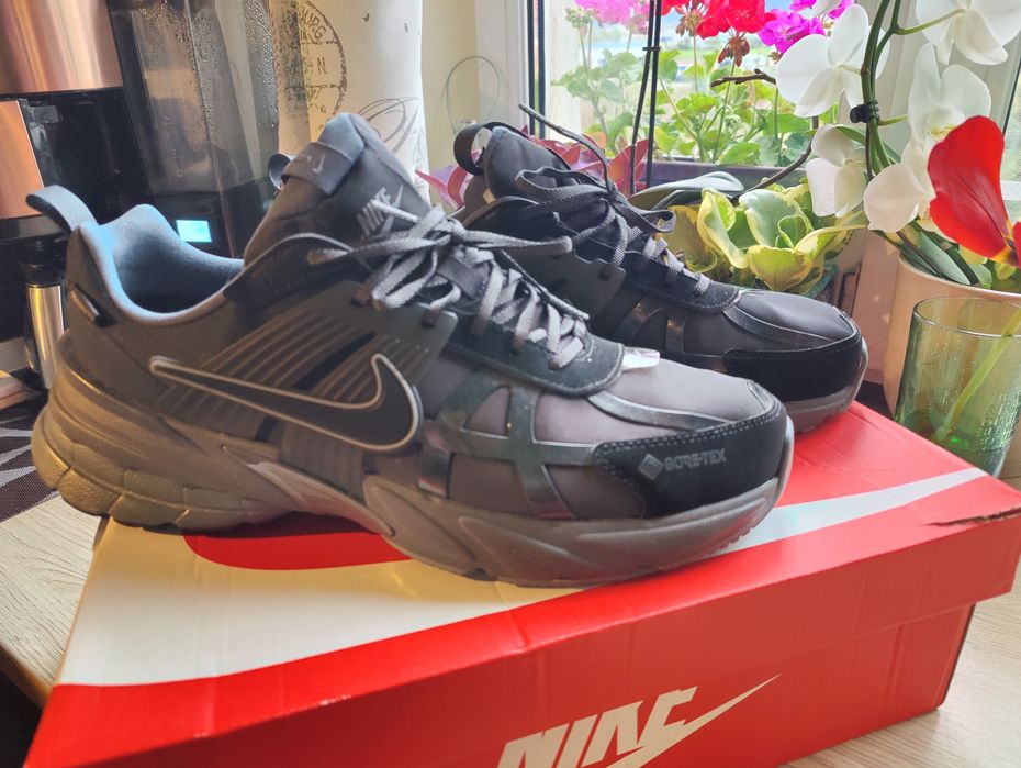O.T.品 Adidași bărbătești marca Nike goretex,mărime 47EU,noi Brasov • OLX.ro