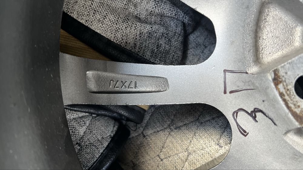 Диски с резиной р17 продам