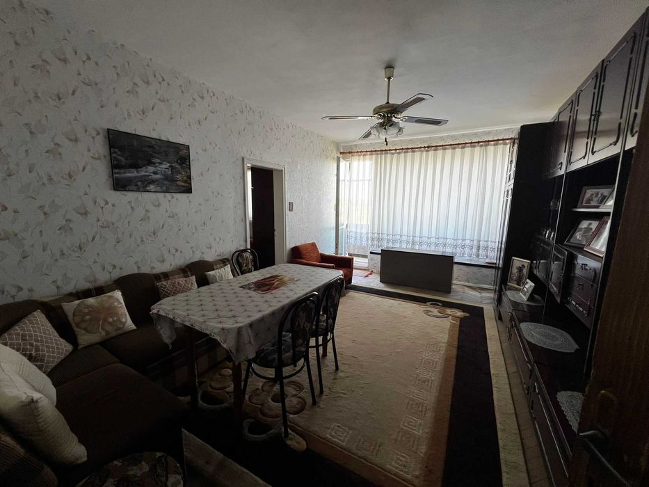 Просторен тристаен апартамент в кв.Куба, гр.Хасково