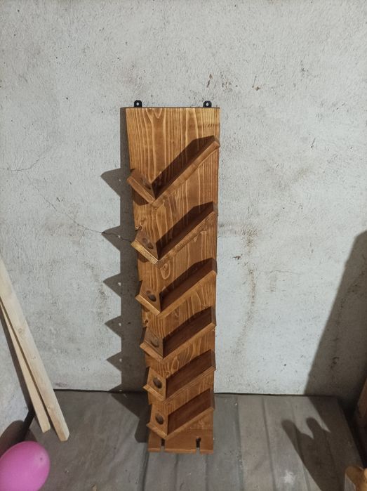 Стойка за вино и чаши