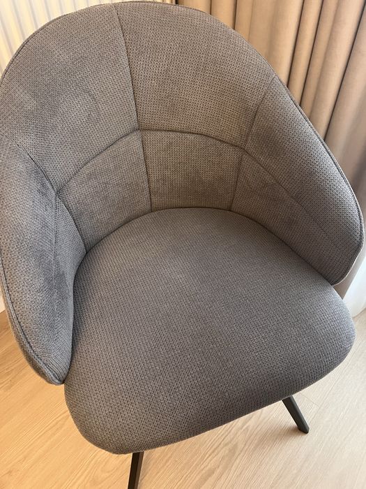 Scaune 2 buc, culoare gri, unul dintre scaune este usor defect