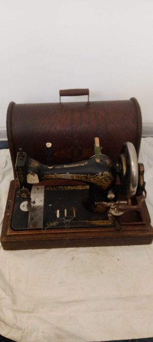 Ретро ръчна шевна машина Singer