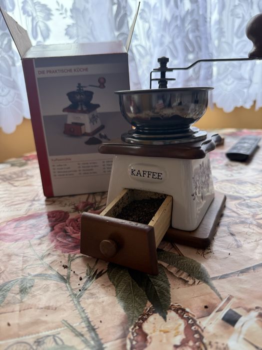 Ретро ръчна кафемелачка – нова, немско качество