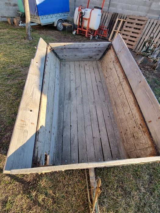 Vand remorca si cisternă de tractor