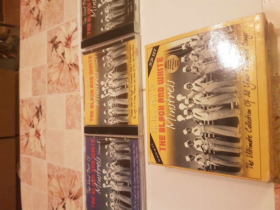 Троен CD set на the Black and White